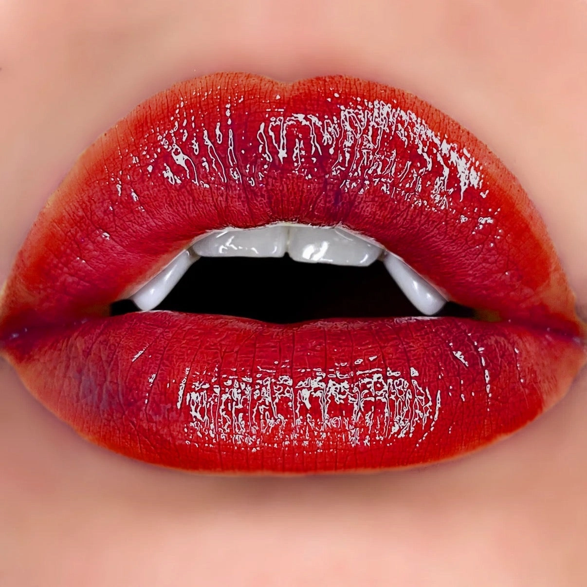Lip Gloss Potion - She's The Devil From Curst kosmetics