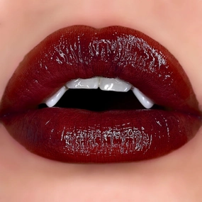 Lip Gloss Potion - Vampires Blood From Curst kosmetics