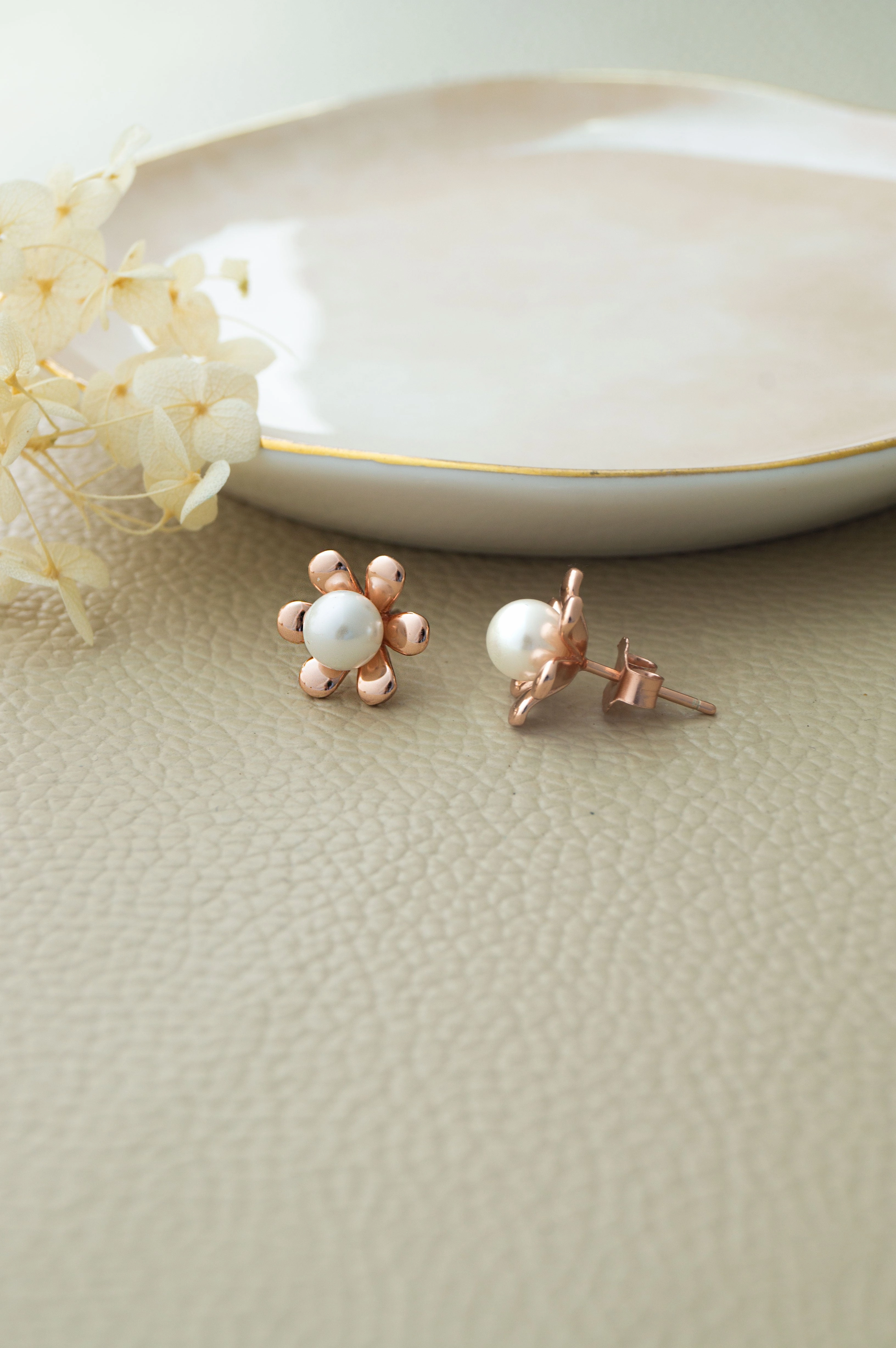 Pearl In A Flower Rose Gold Plated Sterling Silver Pendant Set