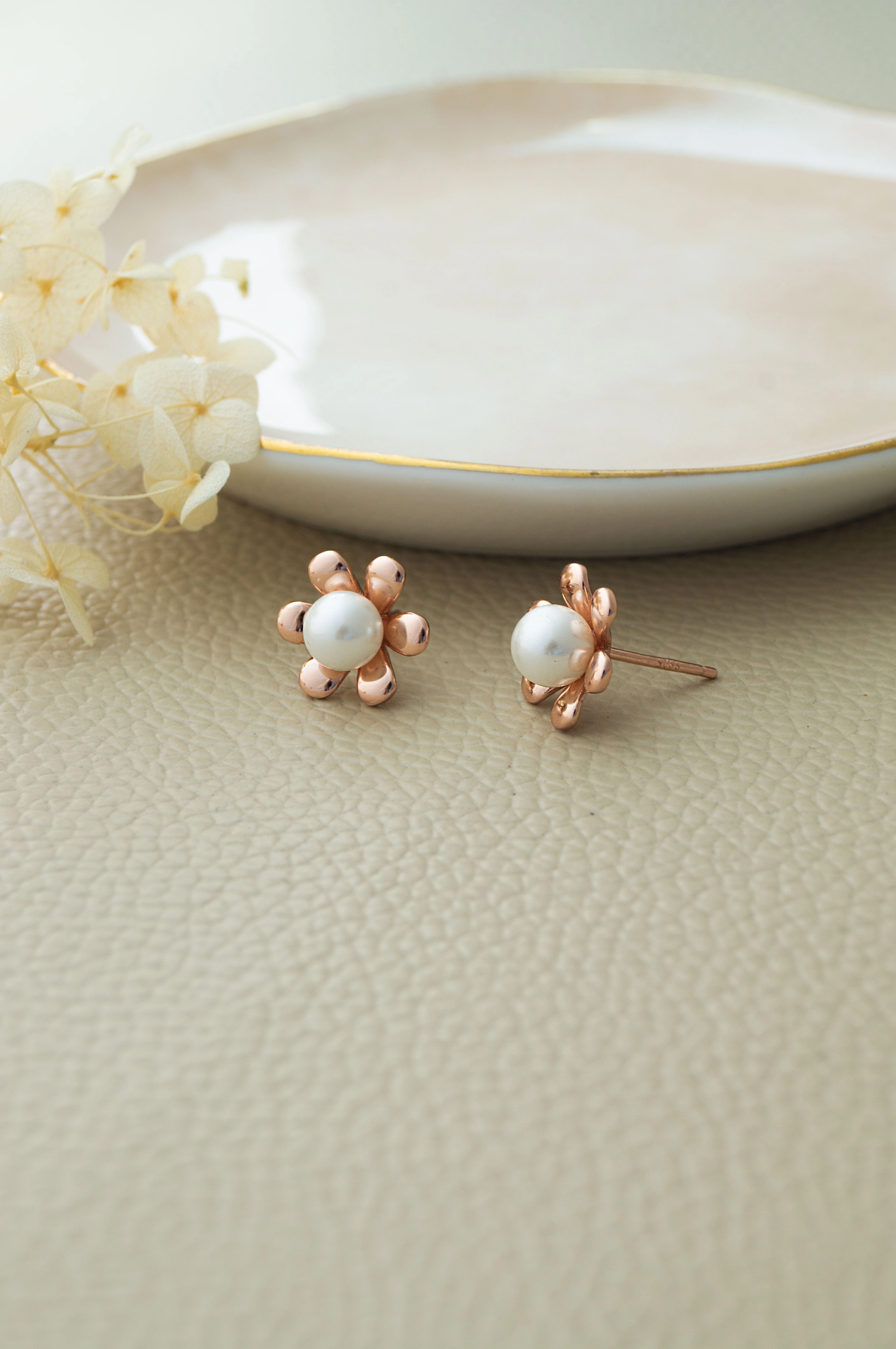 Pearl In A Flower Rose Gold Plated Sterling Silver Pendant Set