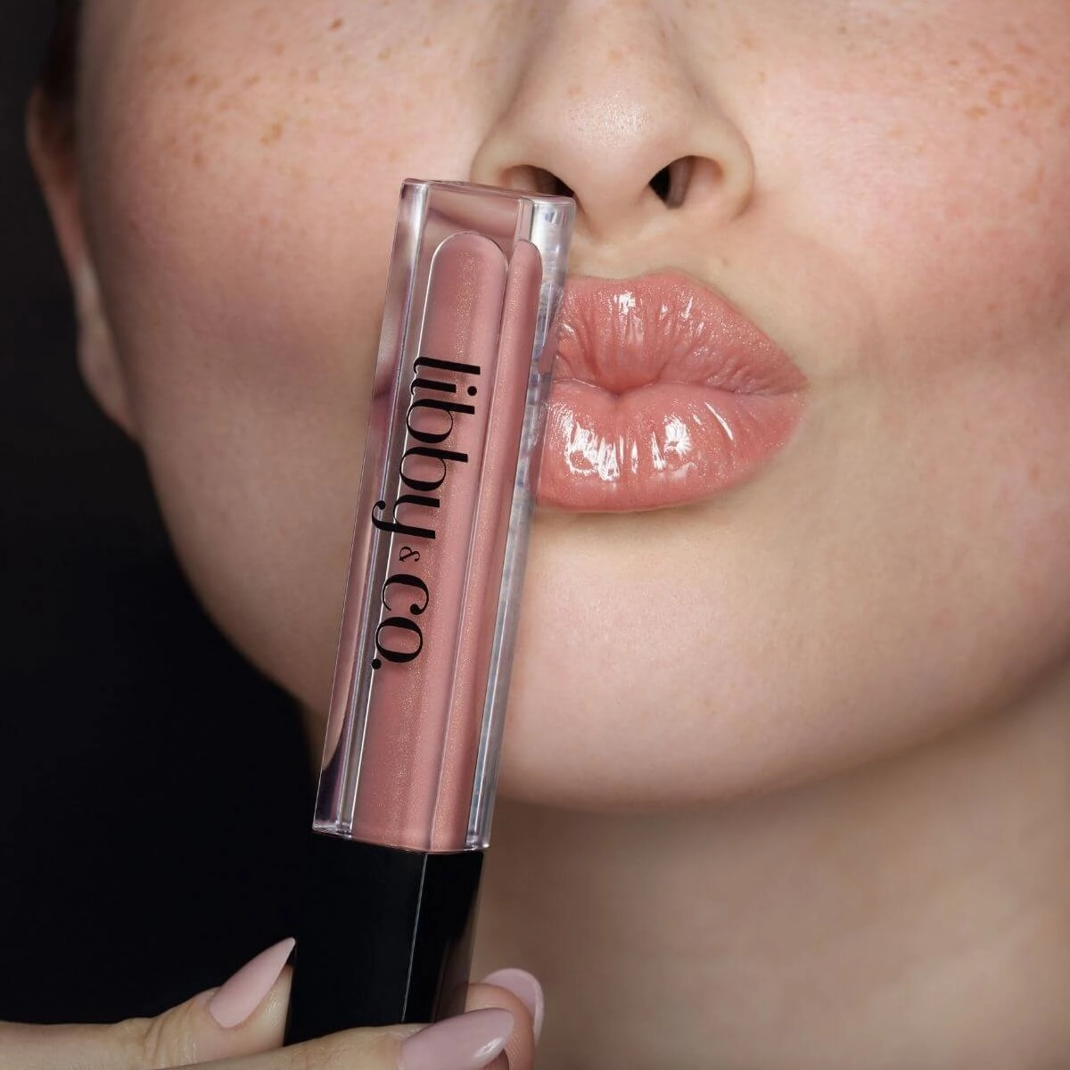 Plumping Lip Gloss (Nude Pout)