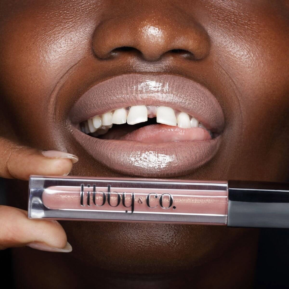Plumping Lip Gloss (Nude Pout)