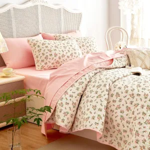 Wake In Cloud - Floral Quilt Set, Coquette Cottagecore Shabby Chic Flower Pattern for Women Teen Girls, Reversible Lightweight Bedspread Coverlet, 3 Pieces, Peach Blush, Twin/Twin XL Size